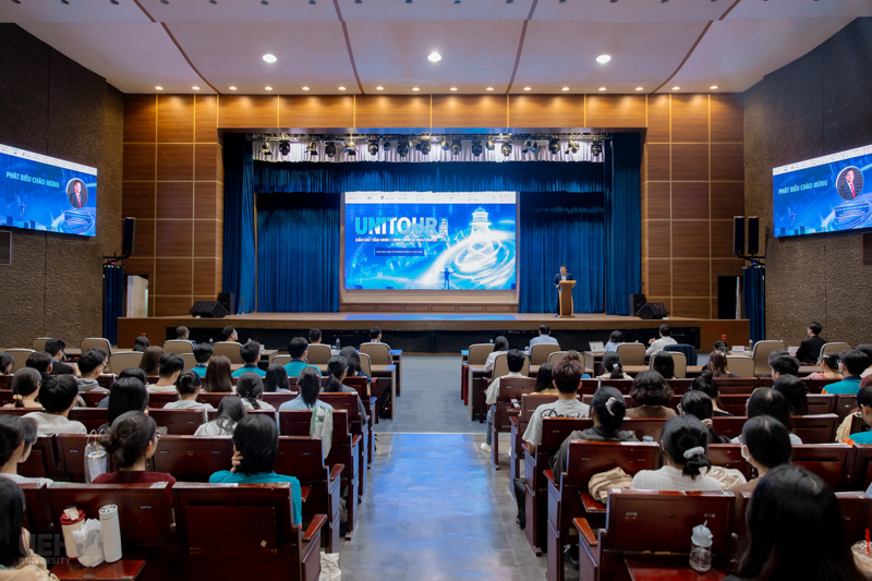20250917074443 chuong trinh unitour 2025 tai ueh dan dat tam nhin dinh hinh ky nguyen (3)
